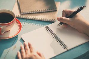 gostas-de-escrever-completa-a-tua-formacao-e-encontra-um-trabalho-a-medida-1519870961056